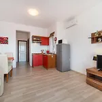 11078c Apartment Brist
