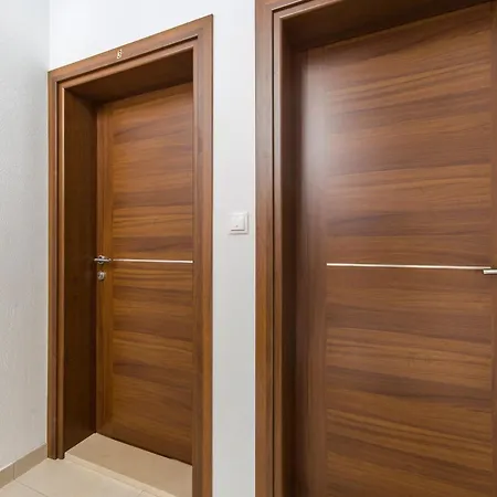 11078c Apartment *